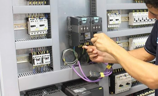Arreglo en curso de electricidad